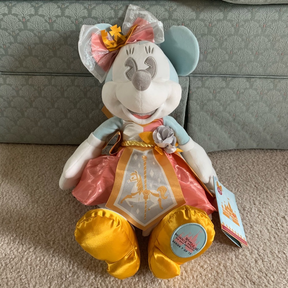 Disney Minnie Main Attraction King Arthur july